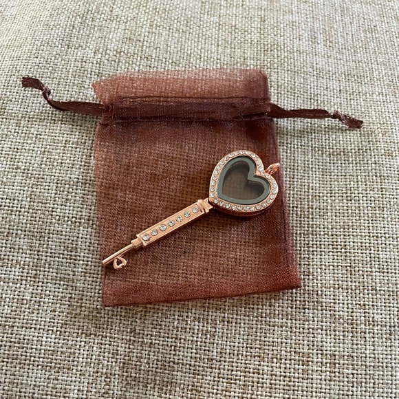 Rose Gold Plated Key Locket - Picture 3 of 3